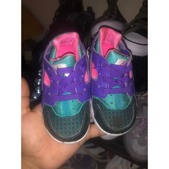 5C Girl Nike Huaraches - Picture 2 of 2